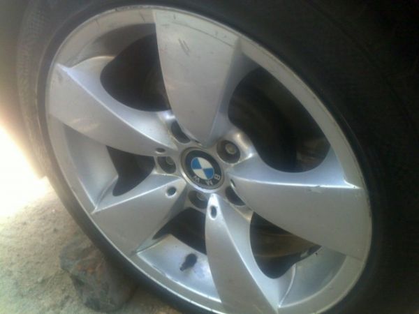 LOOKING for an original  BMW 523i rim, 17 inch. I only need one.